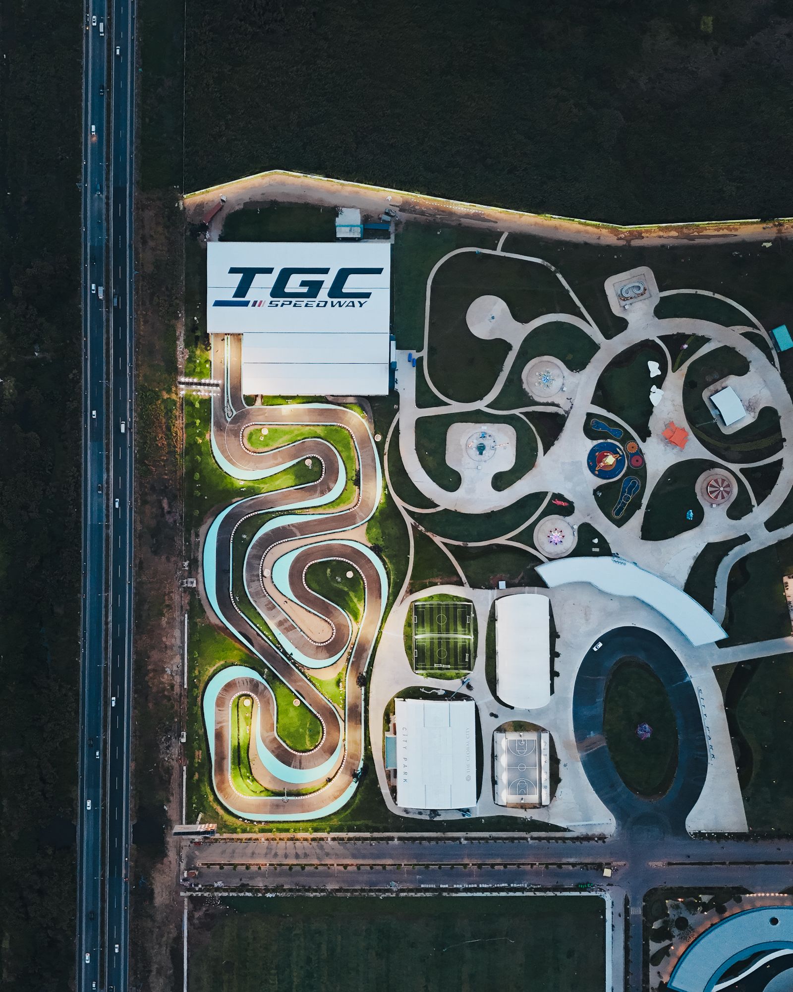 Spa, le Nürburgring, Senna : les lieux et les hommes qui ont fait l'histoire