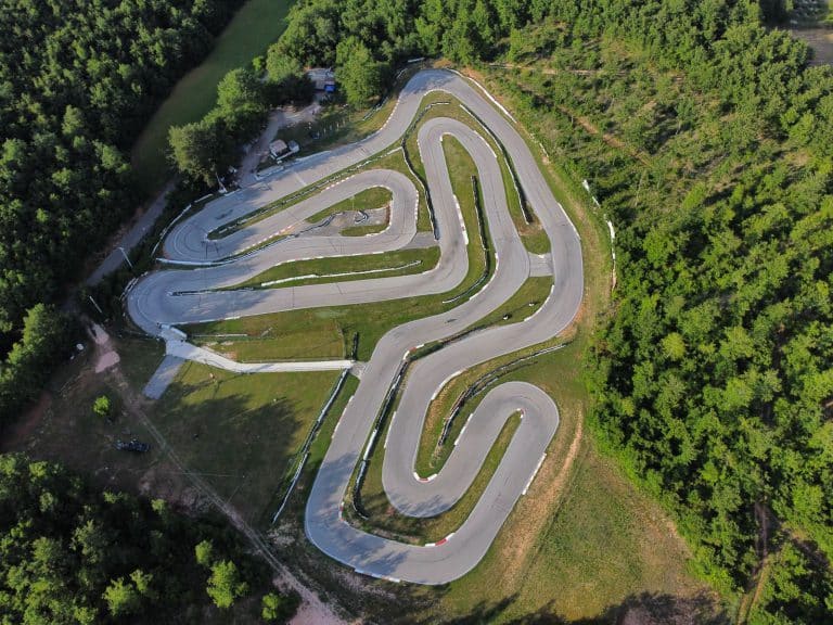 Le Nürburgring : l'enfer vert et sa réputation redoutable