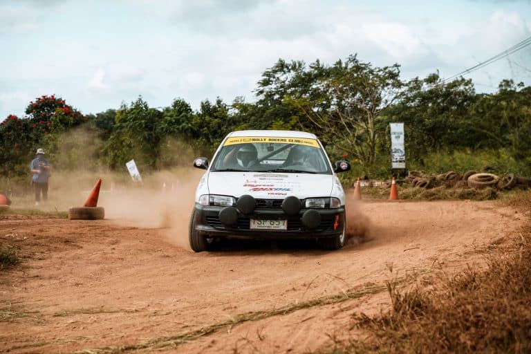 Les copilotes du WRC : les voix qui guident la vitesse
